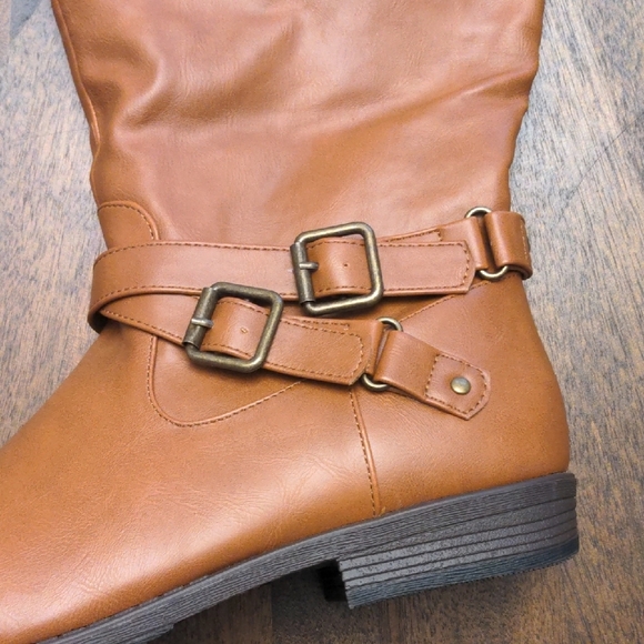 Elegant Tan Heeled Women's Boots - Picture 11 of 15